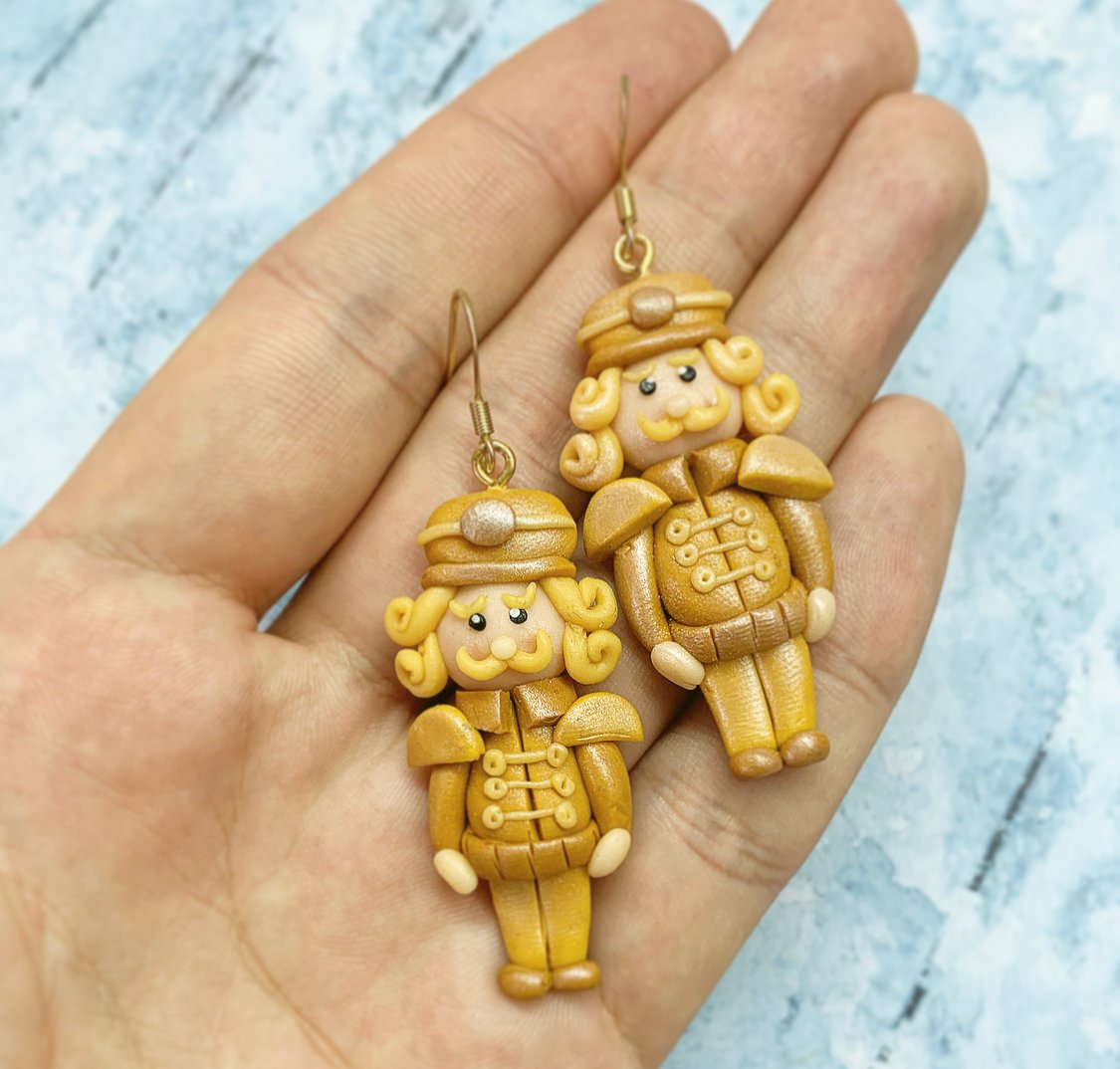 Lógós arany diótörő fülbevaló