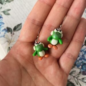 Vidám zöld dinoszaurusz figura - lógós fülbevaló