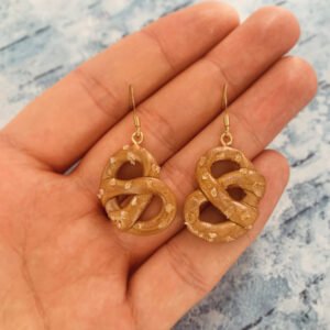 Sós perec lógós fülbevaló - aranyozott