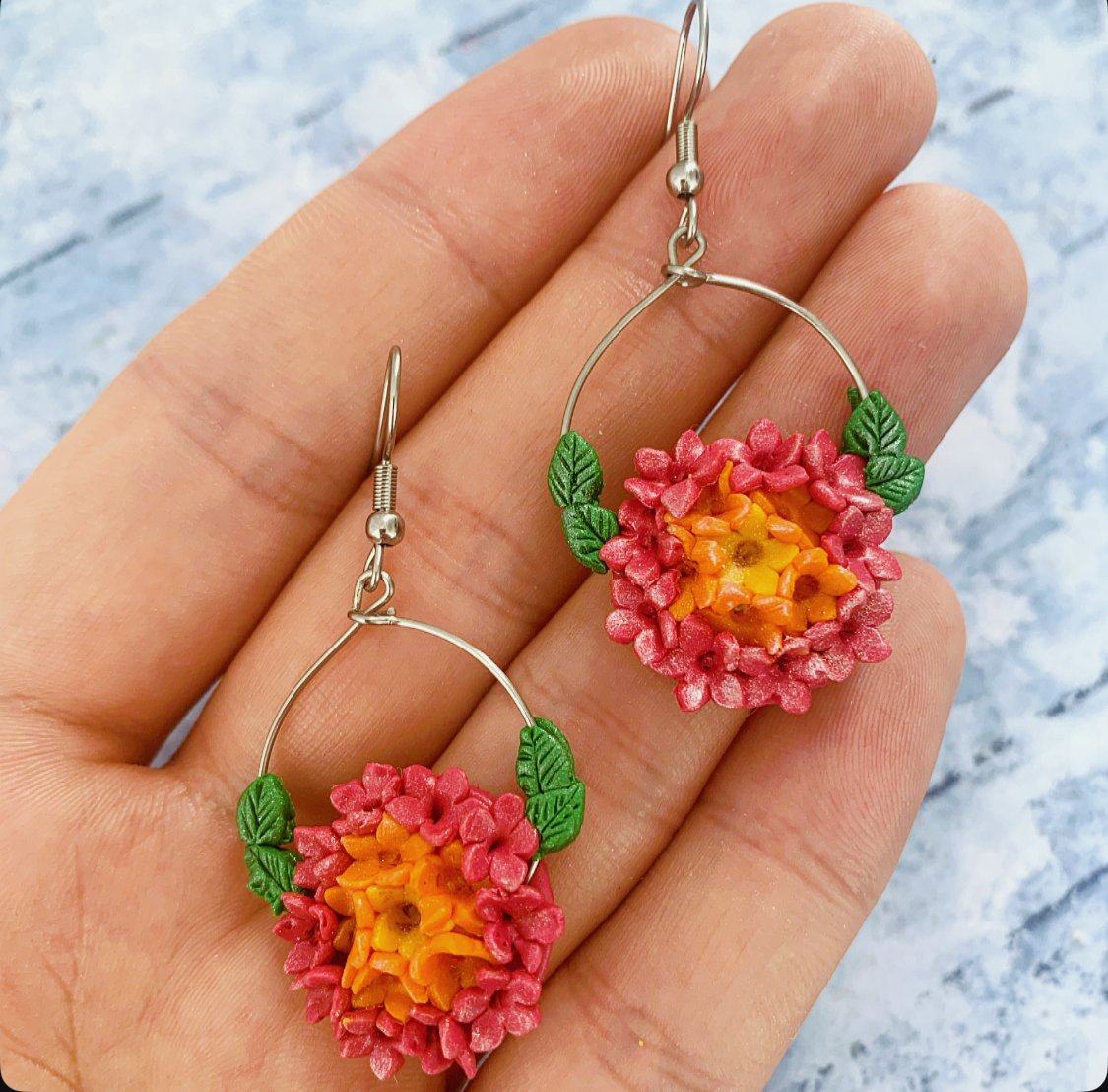 Sétányrózsa ihlette lógós fülbevaló