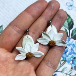 Tavaszi margaréta elegancia - lógós fülbevaló