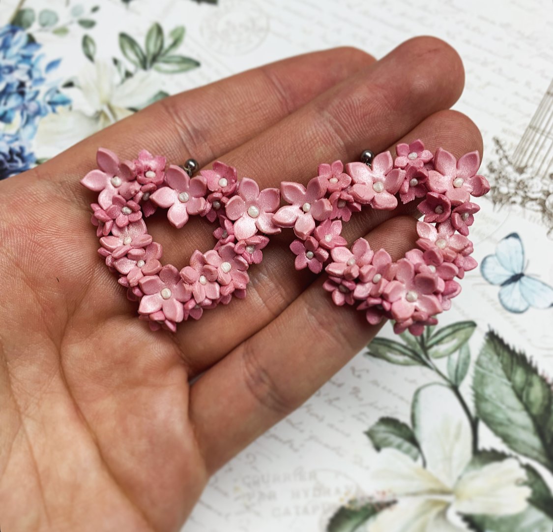 Rózsaszín köd , apróvirágos szívformájú - lógós fülbevaló