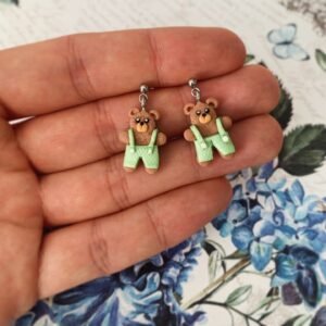 Kismackó zöld nadrágban - lógós fülbevaló