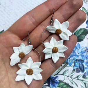 Margaréta ihlette hófehér virágkör lógós fülbevaló