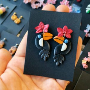 Egzotikus tukános lógós fülbevaló