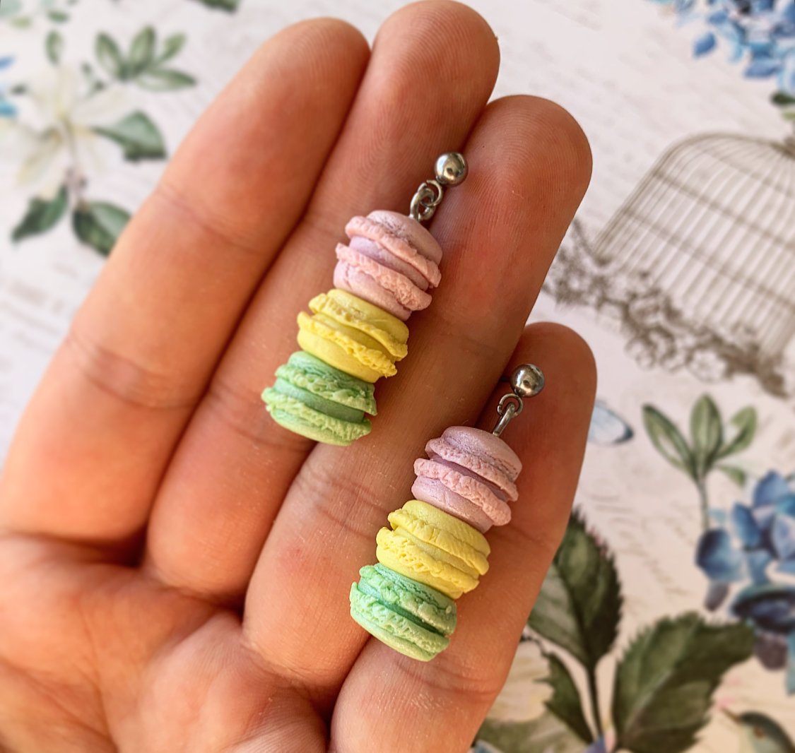 Színes macaron torony lógód fülbevaló