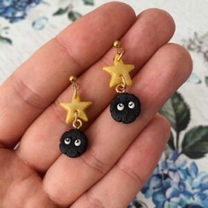 Csillagon lógó kormos figura - lógós fülbevaló