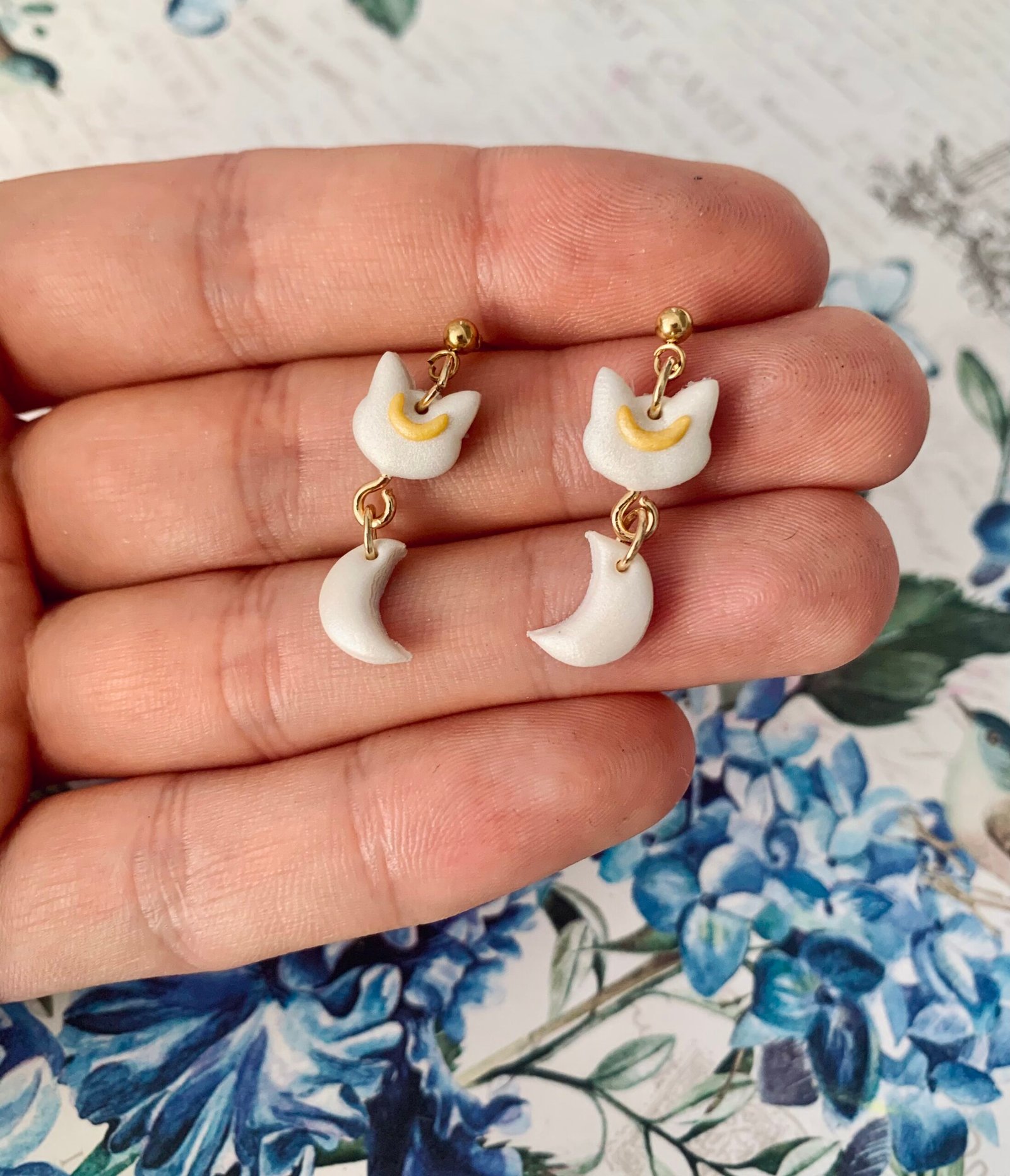 Holdfényes cicafej - lógós fülbevaló