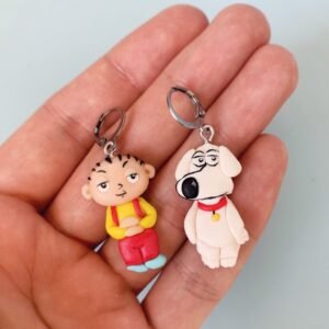 Mini lógós karakteres fülbevaló