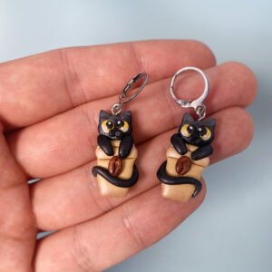 Kávés cica – kézzel készült polymer clay fülbevaló