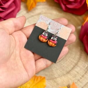 Tökből Kukucskáló Cica – Halloween fülbevaló